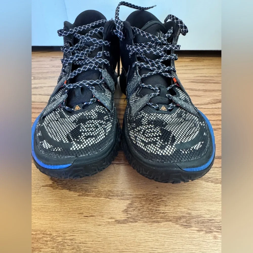 Nike Kyrie Men’s Basketball Shoes - Picture 9 of 10